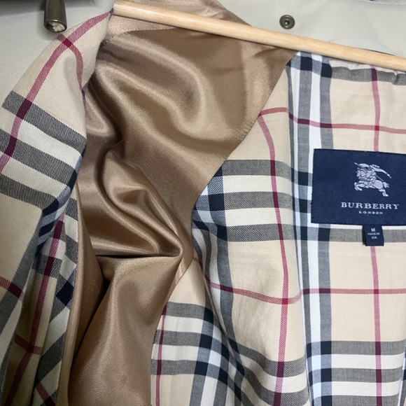 Authentic Burberry Rain Parka w/removable hood - Picture 2 of 8